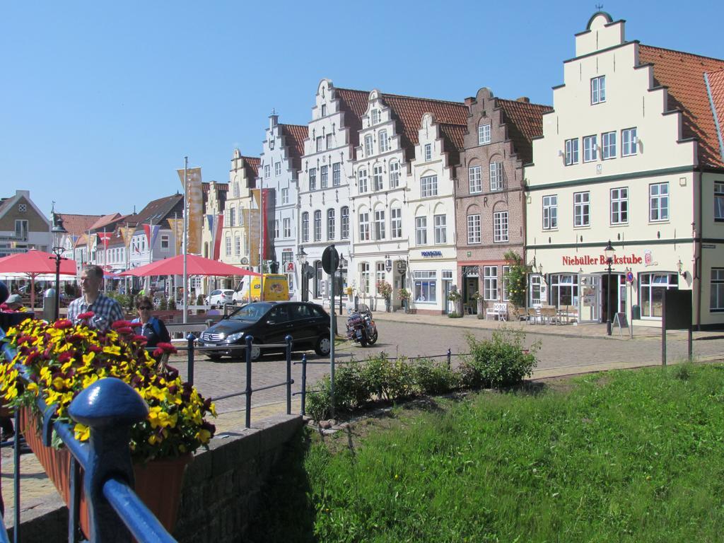 Apartments Im Froschhaus Mit Fruehstueckskuechen Friedrichstadt Exterior photo