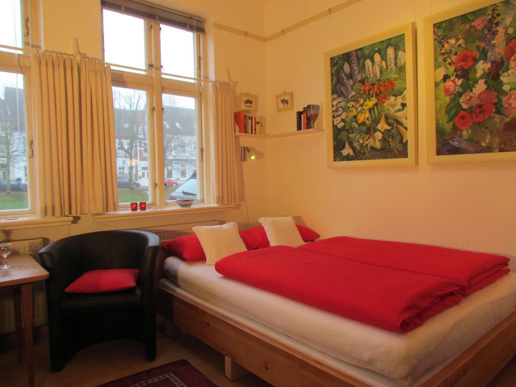 Apartments Im Froschhaus Mit Fruehstueckskuechen Friedrichstadt Exterior photo