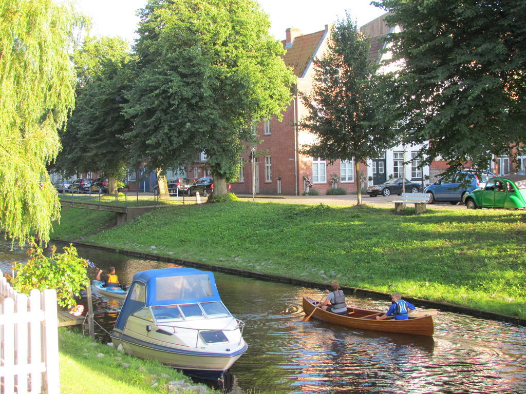 Apartments Im Froschhaus Mit Fruehstueckskuechen Friedrichstadt Exterior photo